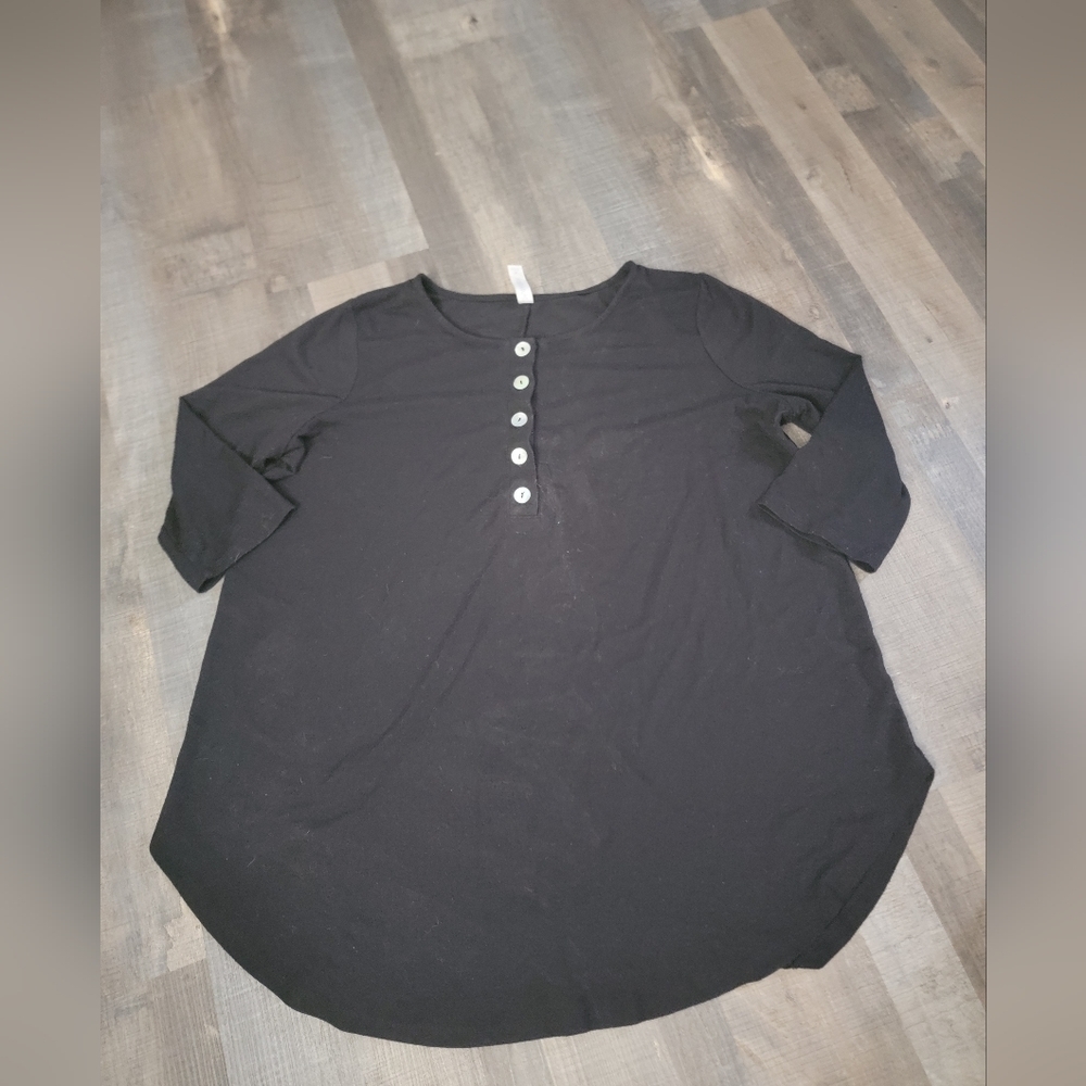 Zenana Premium button down top size medium